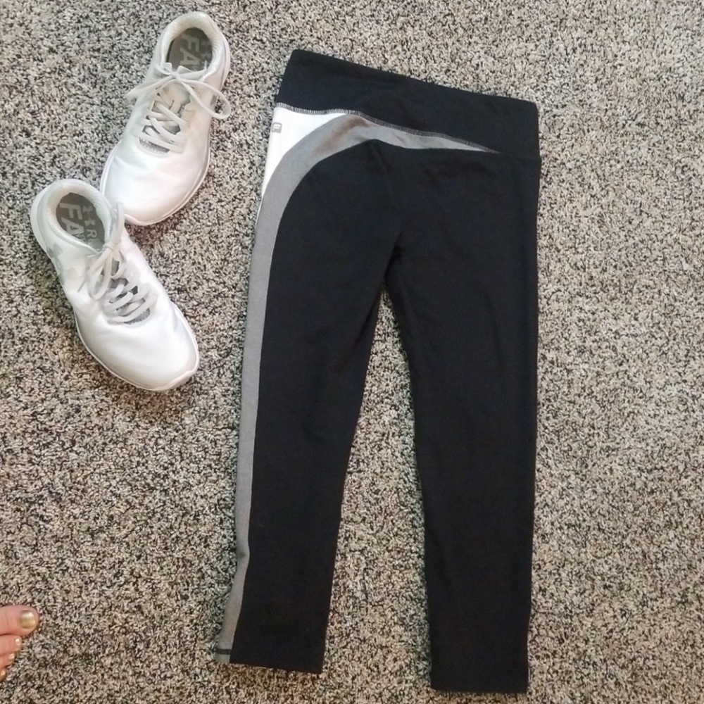 Fabletics capris - Picture 2 of 4